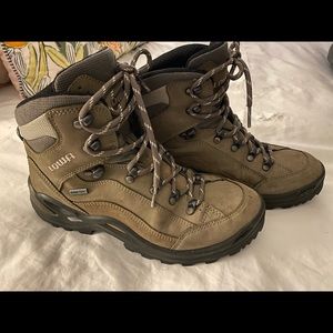 Lowa Renegade GTX Mid Hiking Boots - Women's